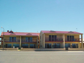 Tumby Bay Hotel Seafront Apartments - C Tourism